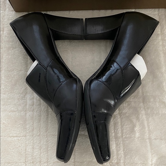 Franco Sarto Black Patent Heels - Picture 2 of 7